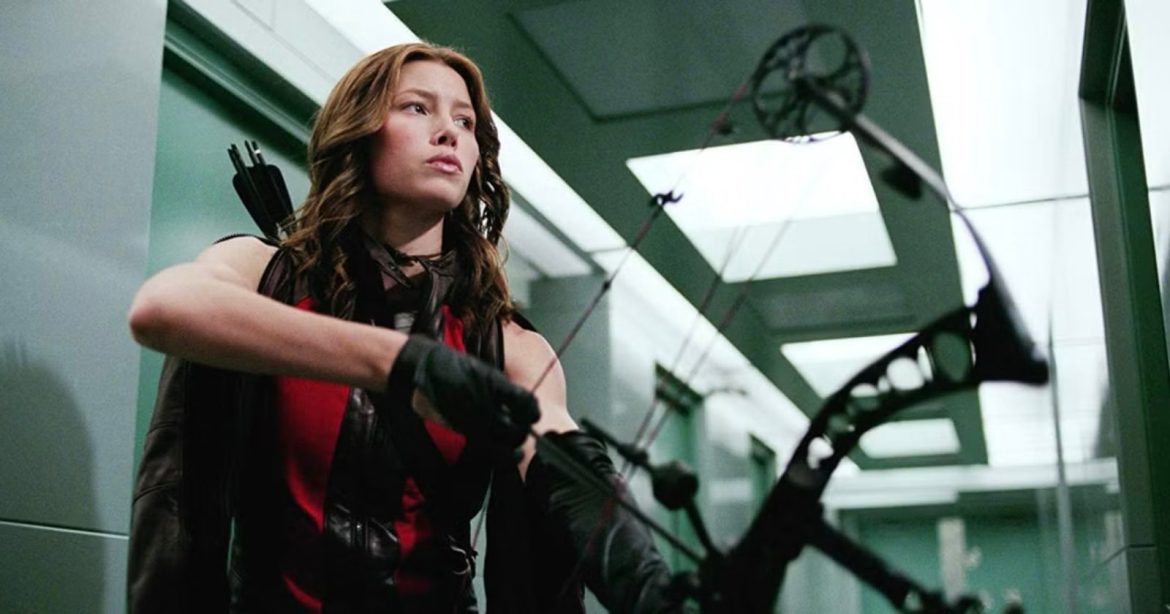 jessica-biel-shot-arrow-camera-destroyed-300k-blade-trinity-wesley-snipes.jpg
